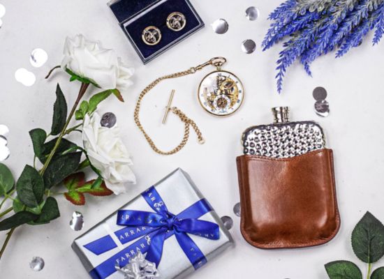 5 Wedding Gifts for the Bride and Groom